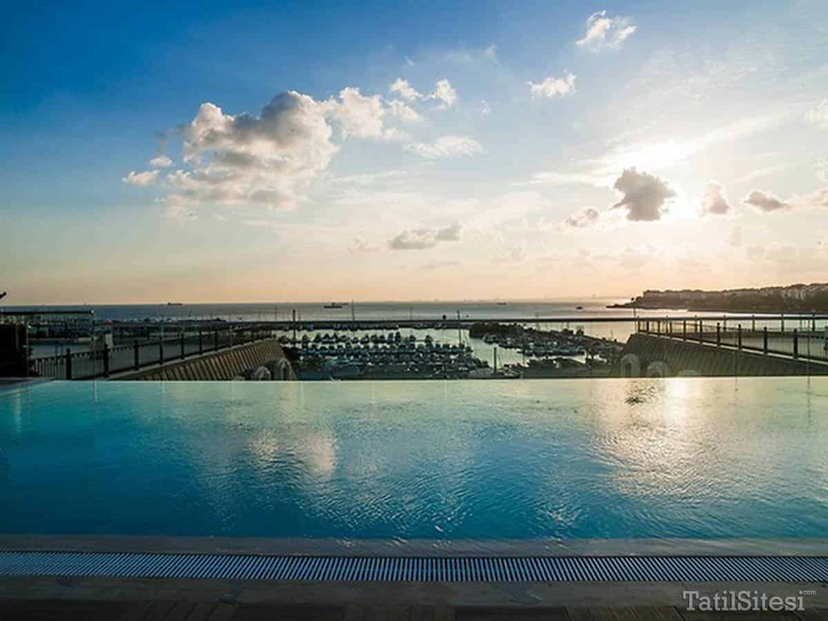 Wyndham Grand İstanbul Kalamış Marina Hotel